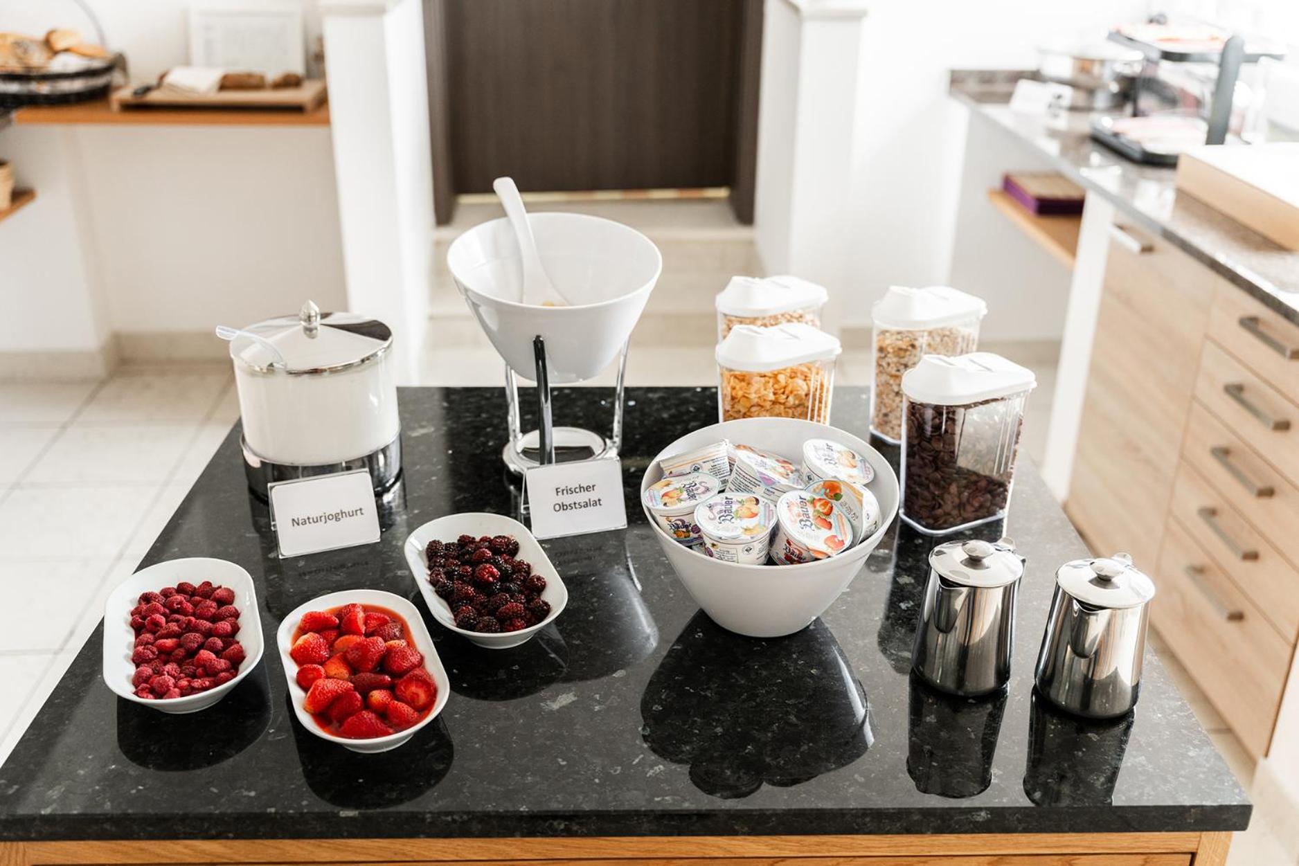 Hotel Vier Jahreszeiten Therme & Kliniken Bad Krozingen Naehe Freiburg & Schwarzwald Ideal Fuer Wellness Kur & Business Ausfluege 24H Check In- Wlan & Parken Gratis Exterior photo
