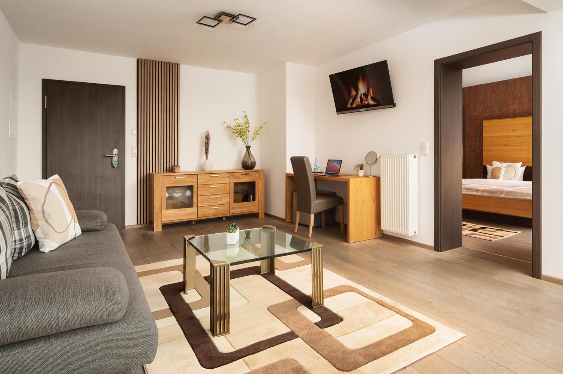 Hotel Vier Jahreszeiten Therme & Kliniken Bad Krozingen Naehe Freiburg & Schwarzwald Ideal Fuer Wellness Kur & Business Ausfluege 24H Check In- Wlan & Parken Gratis Exterior photo