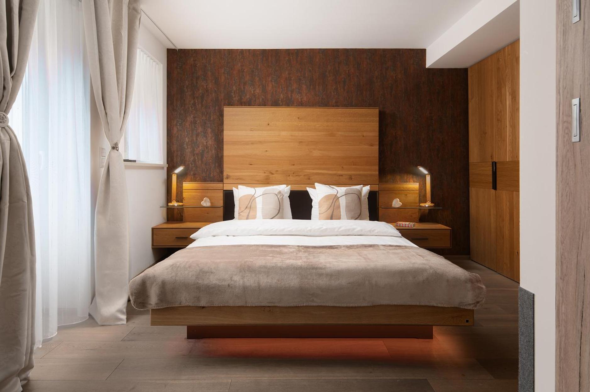 Hotel Vier Jahreszeiten Therme & Kliniken Bad Krozingen Naehe Freiburg & Schwarzwald Ideal Fuer Wellness Kur & Business Ausfluege 24H Check In- Wlan & Parken Gratis Exterior photo